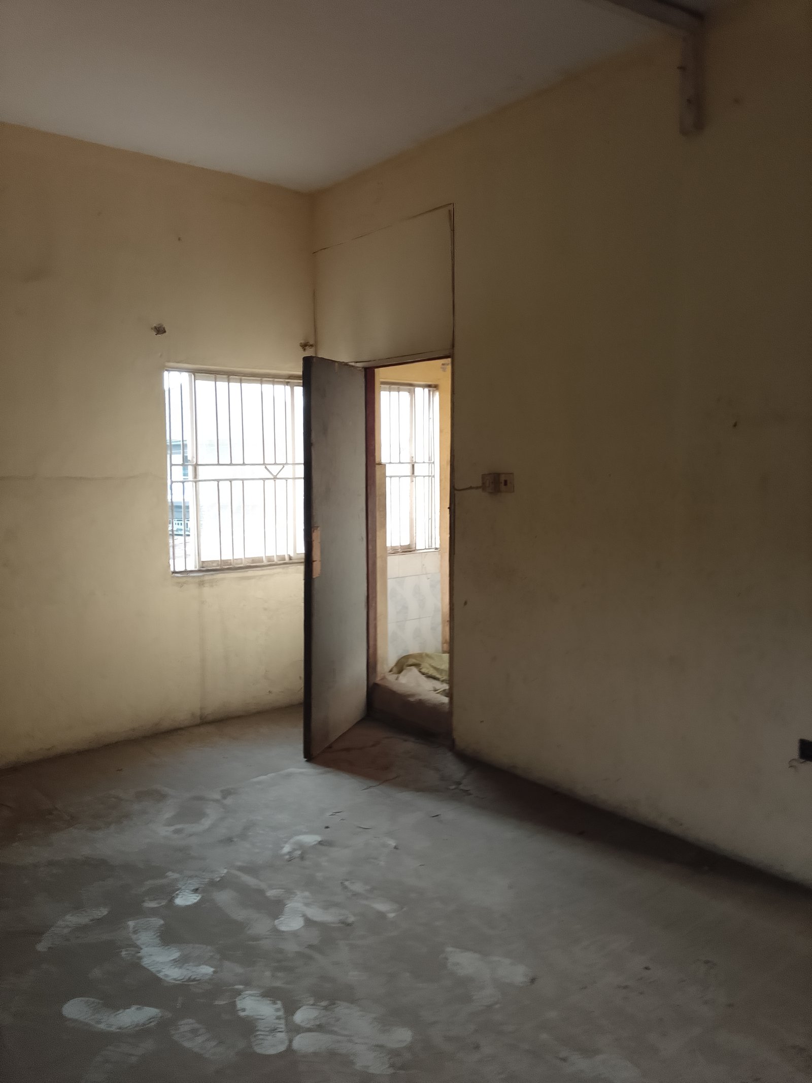 A decent roomself contain